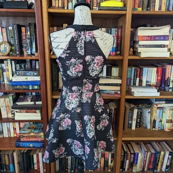 CRYSTAL doll juniors sz 3 floral A line mini dress halter top fit and flare euc - Picture 2 of 6